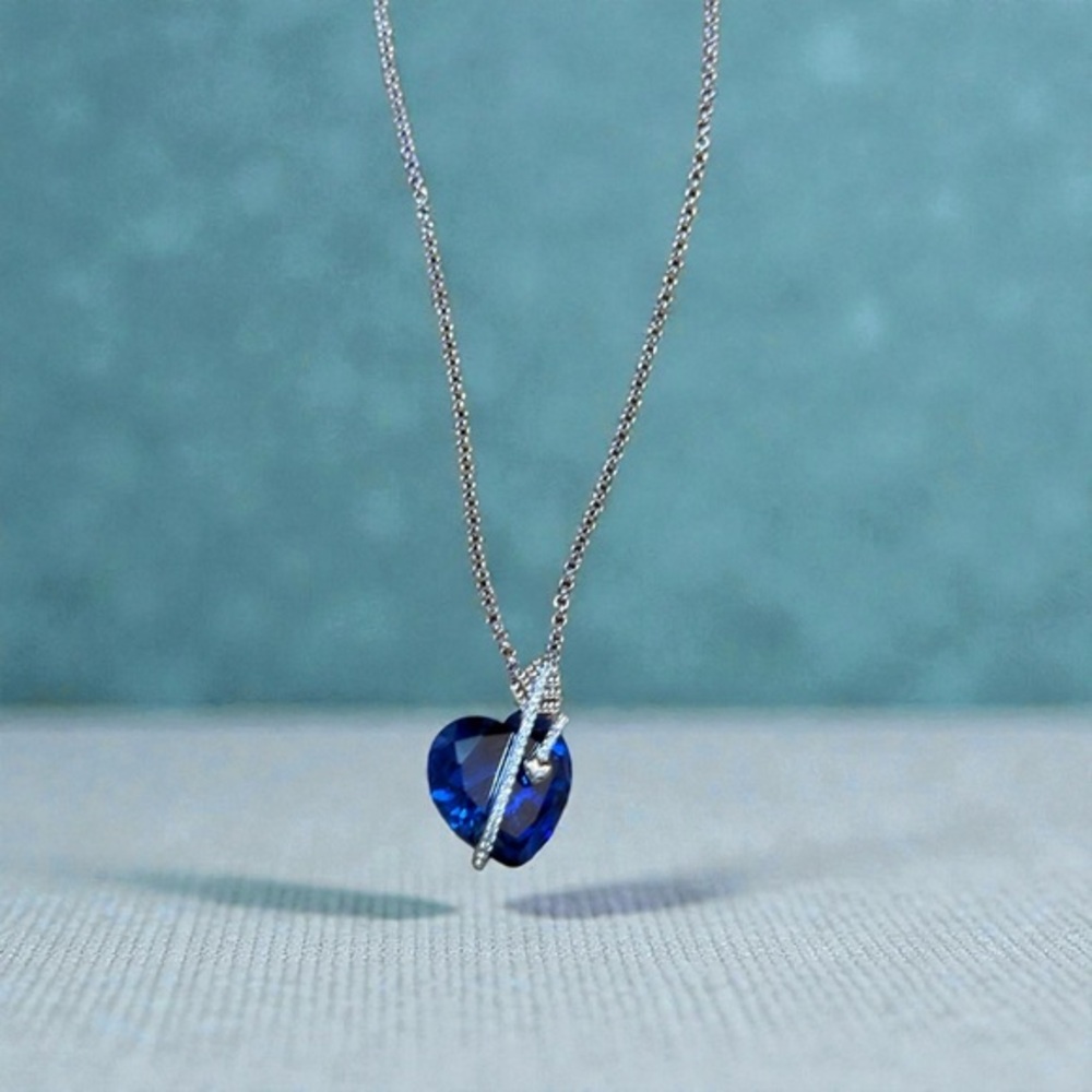 🫶🏻 Silver and Blue Heart Pendant Necklace